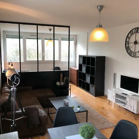 Studio Renove A Ferney-voltaire Proche Frontiere 페르네이 볼테르